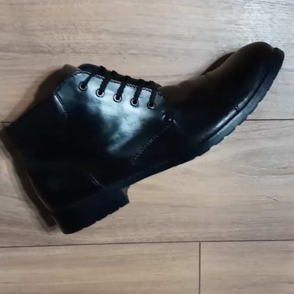 Kenneth Cole unlisted "Break Cover" Cap Toe Boot👢 - Picture 8 of 16